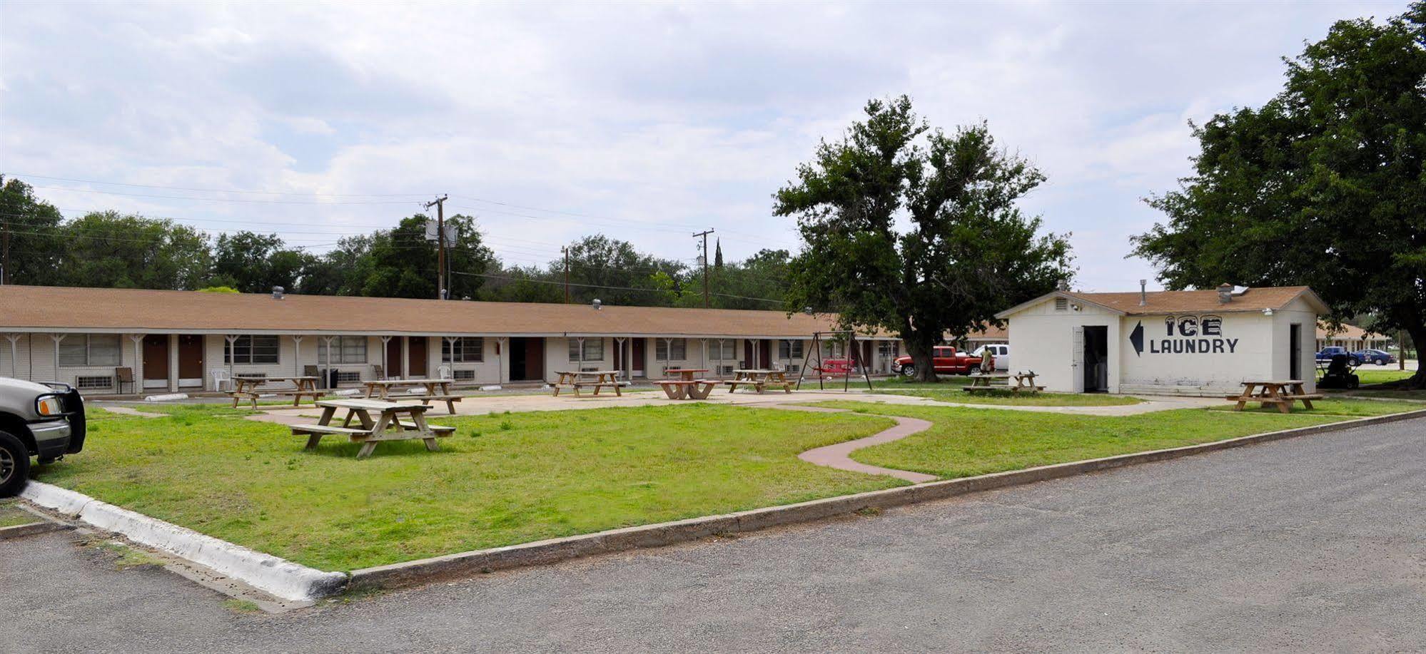 Andrews Motor Inn Buitenkant foto